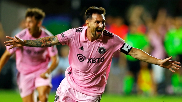 Siêu sao Messi khiến David Beckham xúc động đến mức rơi nước mắt, không thể rời mắt khỏi sân