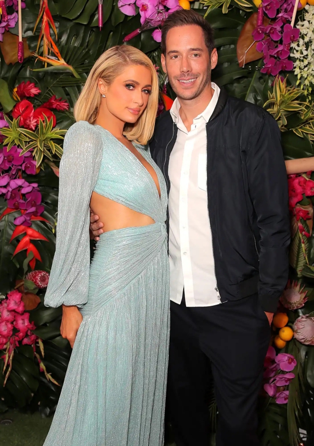 Paris Hilton bị chỉ trích vì cách đối xử với con trai 1 tháng tuổi: Vật trang trí hay là người con thứ hai?