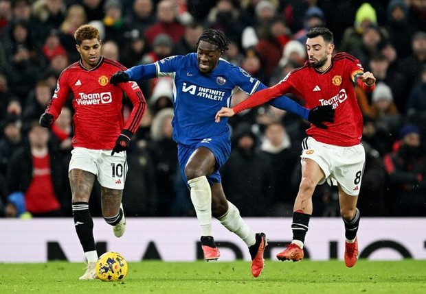 Man Utd giành chiến thắng đầy thuyết phục, tranh cãi về trọng tài vẫn tồn tại