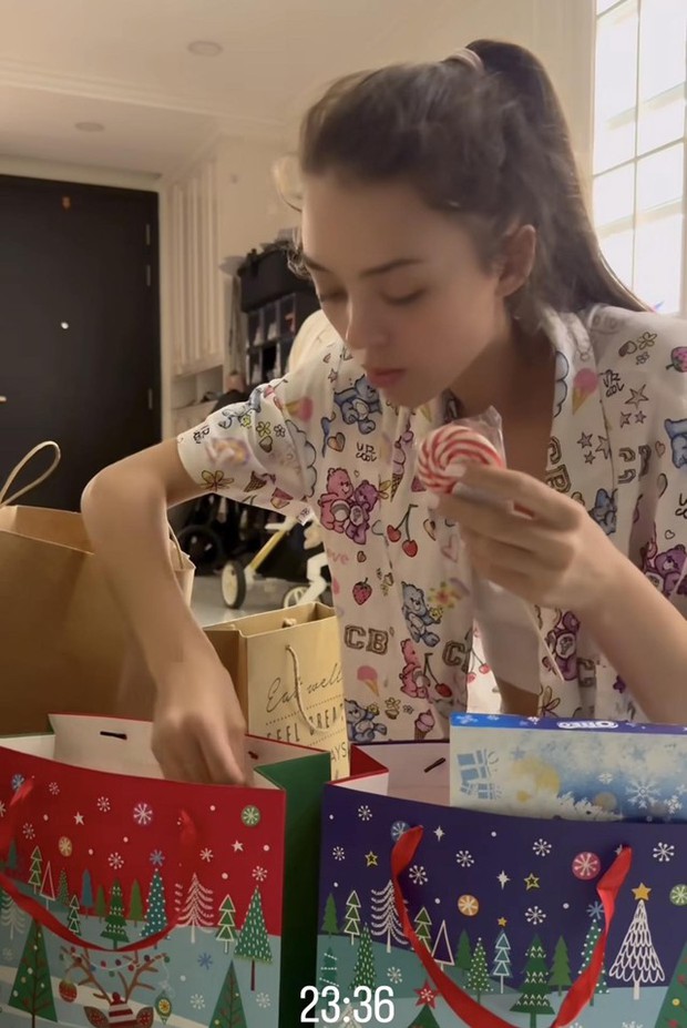 Vợ mẫu tây Bùi Tiến Dũng chăm chỉ chuẩn bị quà cho con, không cần hình ảnh lộng lẫy