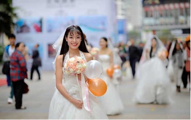 Quốc gia lớn nhất châu Á sắp trở thành “đất nước độc thân” như Nhật Bản: Phụ nữ học càng cao càng “ế”, muốn kết hôn cũng khó - Ảnh 2.