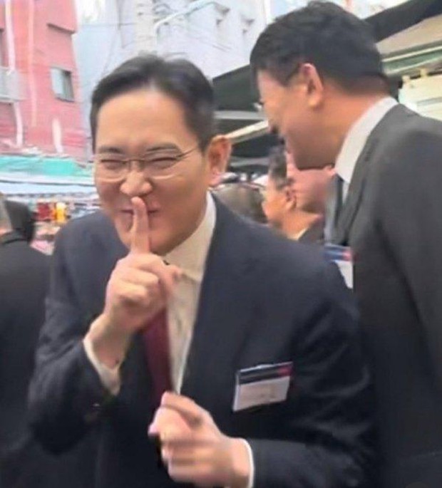 Chủ tịch Samsung gây bão với bức ảnh chưa từng có, khiến dân mạng Hàn Quốc cực tò mò một điều - Ảnh 1.