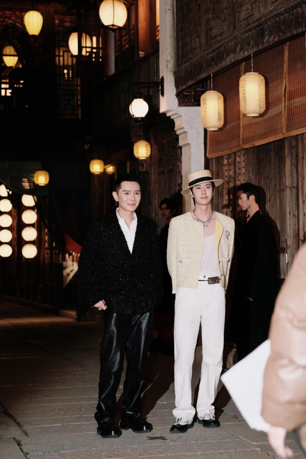 Khoảnh khắc có 1-0-2 tại sự kiện GQ: Dương Mịch - Nghê Ni đọ sắc bất phân thắng bại, Dương Siêu Việt - Tạ Na quẩy không màng hình tượng - Ảnh 6.