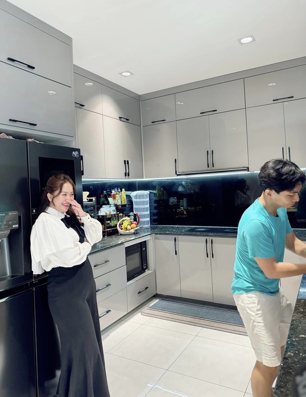 Phan Hiển trở về nhà, hóa cá mập! Khám phá bất ngờ với Khánh Thi trong phòng bếp