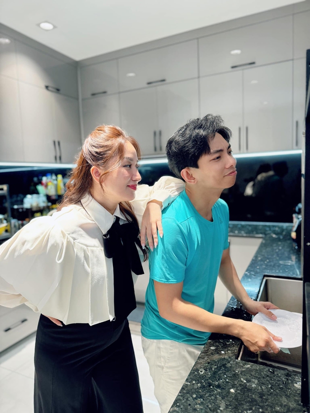 Phan Hiển trở về nhà, hóa cá mập! Khám phá bất ngờ với Khánh Thi trong phòng bếp