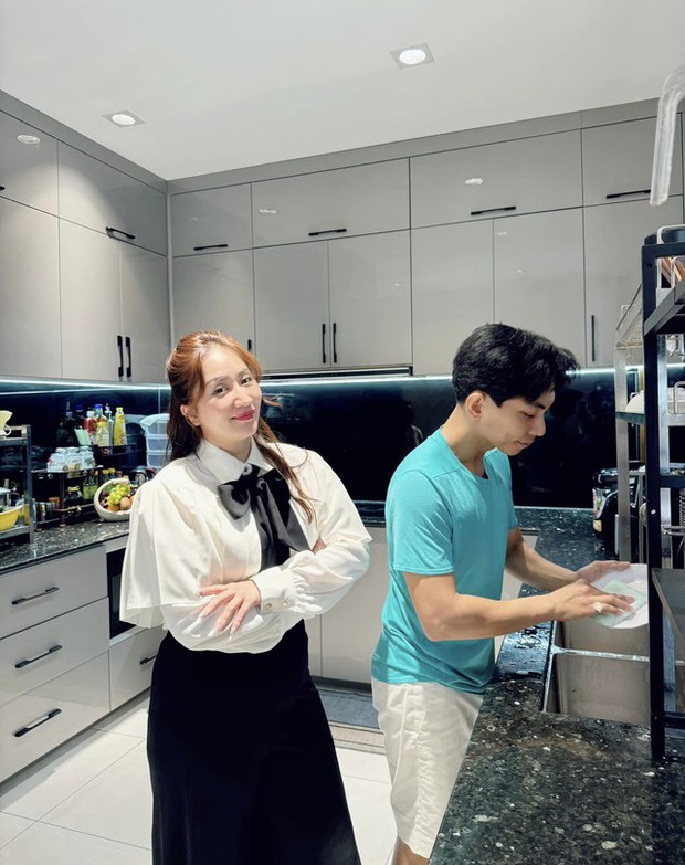 Phan Hiển trở về nhà, hóa cá mập! Khám phá bất ngờ với Khánh Thi trong phòng bếp