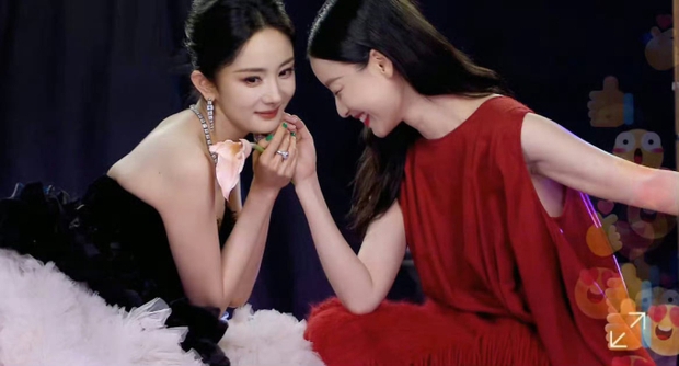 Khoảnh khắc có 1-0-2 tại sự kiện GQ: Dương Mịch - Nghê Ni đọ sắc bất phân thắng bại, Dương Siêu Việt - Tạ Na quẩy không màng hình tượng - Ảnh 2.