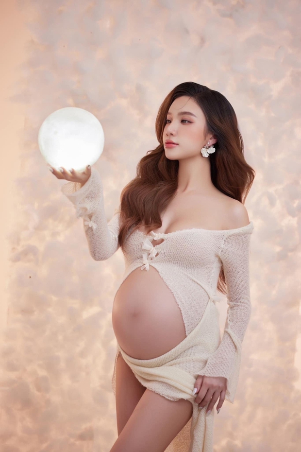Sao nữ Vbiz thông báo mang bầu song thai, khoe ảnh nét căng ở tháng cuối thai kỳ - Ảnh 3.