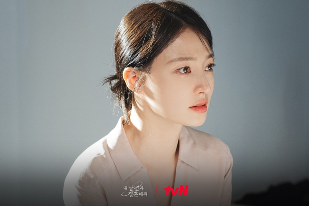 Tiểu tam gây sốt vì đẹp chẳng kém Park Min Young ở phim mới: Nhan sắc thăng hạng dữ dội sau 6 năm - Ảnh 1.