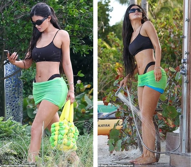 Thân hình chuẩn đồng hồ cát của kylie jenner khi diện bikini