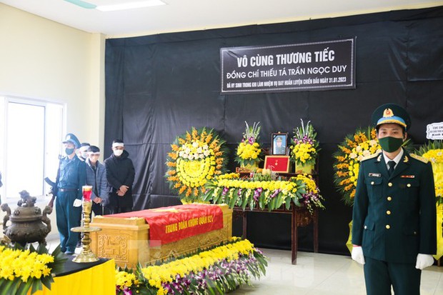 Xúc động lễ tang thiếu tá phi công Trần Ngọc Duy - Ảnh 11.