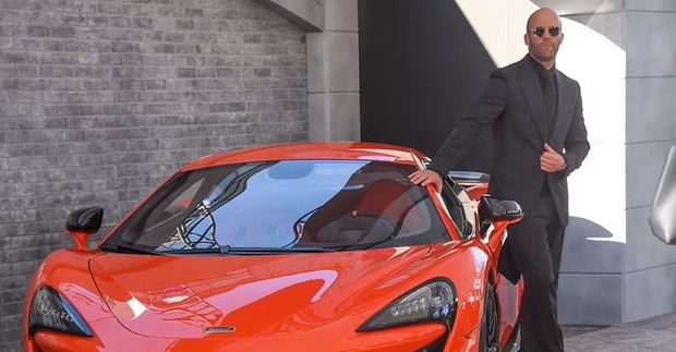 Criticized for his bad acting, but this man still earns a huge fortune, rides all super cars, becomes a billion-dollar real estate tycoon - Photo 3.