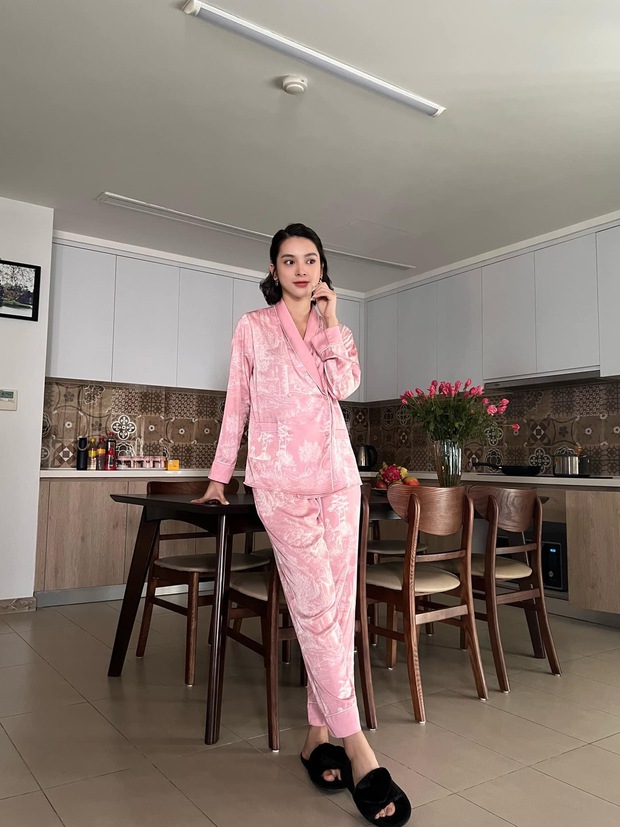 Stylist bật mí trang phục của Quỳnh Lương: Giá tầm 2 - 3 triệu/bộ, có bộ còn gần chục triệu chứ không ít - Ảnh 11.