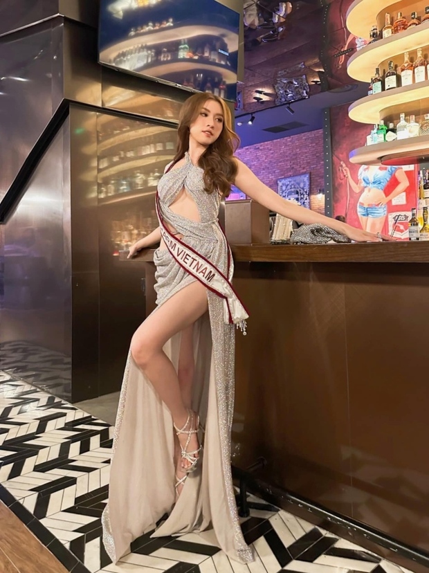 Lối ăn mặc gợi cảm của Thanh Thanh Huyền tại Miss Charm 2023 - Ảnh 2.