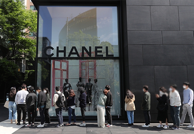 Liên tục “cành cao”, Chanel giờ bị “thất sủng” ở Hàn Quốc bởi 3 lý do sau - Ảnh 1.