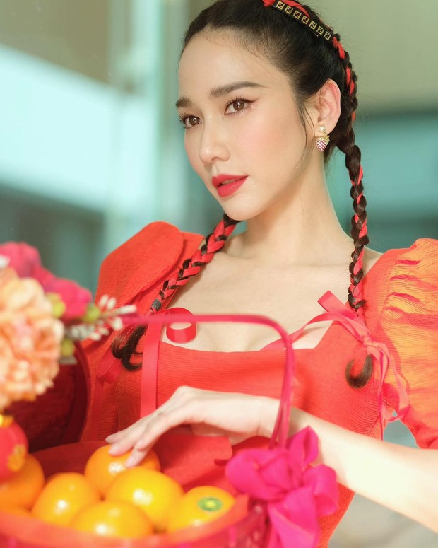 3 mỹ nhân Thái khiến fan muốn tặng hoa trong dịp Valentine: Lisa vươn tầm thế giới nhưng vẫn phải chịu thua chị đại siêu sao này - Ảnh 6.