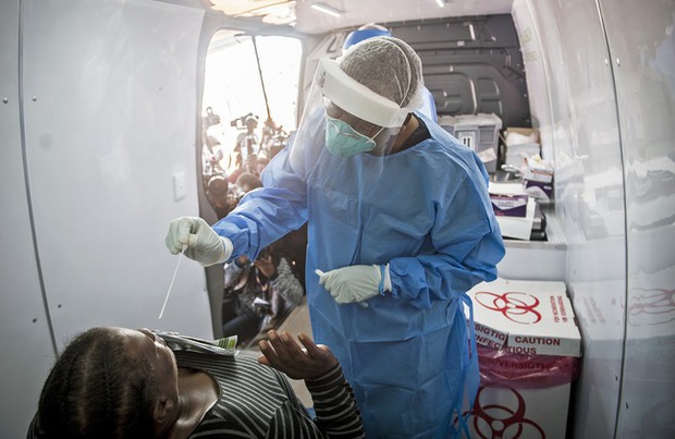 WHO theo dõi khẩn bệnh lạ ở châu Phi khiến 8 người tử vong sau khi tham dự lễ tang: Người bệnh bị sốt, chảy máu mũi và qua đời chỉ sau vài giờ - Ảnh 2.