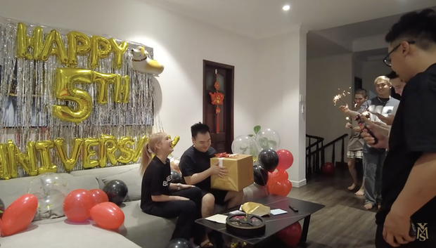 Khoe tặng Xemesis “quà khủng” - thứ xin mua 3 tháng mà chưa cho nhưng nhan sắc Xoài Non lại giật hết spotlight - Ảnh 8. Khoe tặng Xemesis “quà khủng” - thứ xin mua 3 tháng mà chưa cho nhưng nhan sắc Xoài Non lại giật hết spotlight - Ảnh 8.