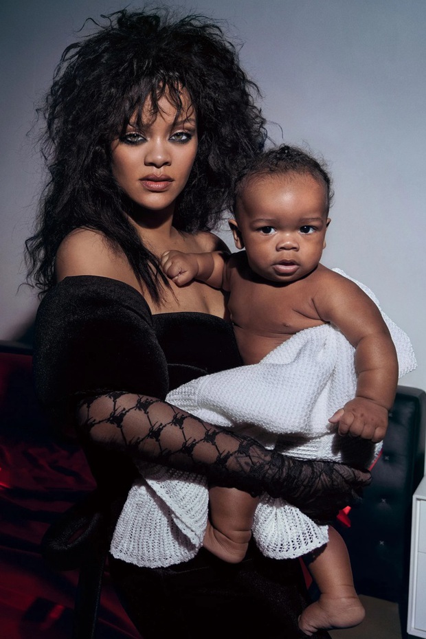 Sướng như con của sao hạng A: Rihanna thuê hẳn stylist cho... quý tử 9 tháng tuổi, ái nữ nhà Kylie Jenner sở hữu dòng mỹ phẩm khi còn bé tí - Ảnh 1. Sướng như con của sao hạng A: Rihanna thuê hẳn stylist cho... quý tử 9 tháng tuổi, ái nữ nhà Kylie Jenner sở hữu dòng mỹ phẩm khi còn bé tí - Ảnh 1.
