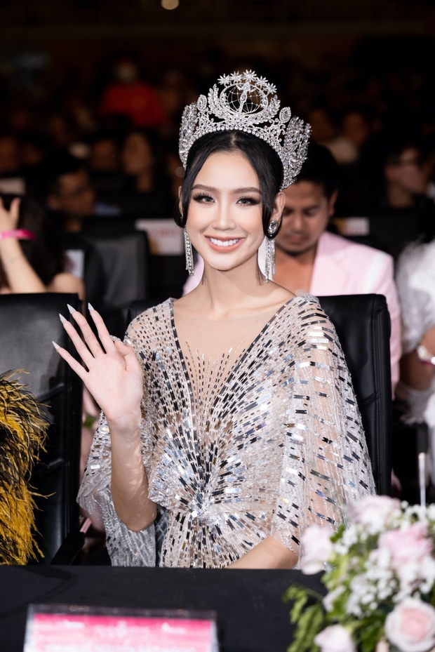Bảo Ngọc, Thùy Tiên và các nàng hậu Việt ẵm học bổng khủng - Ảnh 3. Bảo Ngọc, Thùy Tiên và các nàng hậu Việt ẵm học bổng khủng - Ảnh 3.