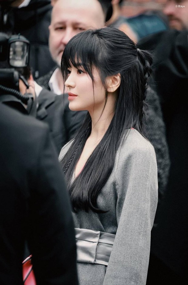 Ảnh Song Hye Kyo tại Milan Fashion Week bị chỉnh sửa quá đà, nhan sắc thật không đẹp tựa tiên tử? - Ảnh 4.