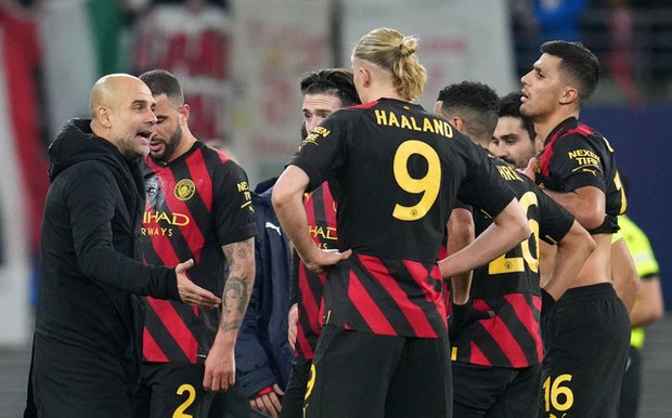 Pep Guardiola nổi đoá quát mắng dàn sao Man City - Ảnh 1. Pep Guardiola nổi đoá quát mắng dàn sao Man City - Ảnh 1.