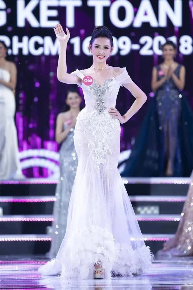 Hành trình thay đổi nhan sắc của Hoa hậu Nguyễn Thúc Thuỳ Tiên: Từ ngây thơ ngọt ngào đến sắc sảo quyến rũ - Ảnh 8. Hành trình thay đổi nhan sắc của Hoa hậu Nguyễn Thúc Thuỳ Tiên: Từ ngây thơ ngọt ngào đến sắc sảo quyến rũ - Ảnh 8.