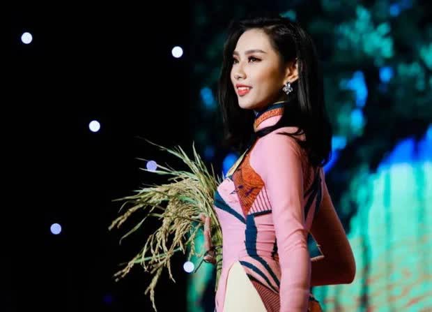 Hành trình thay đổi nhan sắc của Hoa hậu Nguyễn Thúc Thuỳ Tiên: Từ ngây thơ ngọt ngào đến sắc sảo quyến rũ - Ảnh 6. Hành trình thay đổi nhan sắc của Hoa hậu Nguyễn Thúc Thuỳ Tiên: Từ ngây thơ ngọt ngào đến sắc sảo quyến rũ - Ảnh 6.