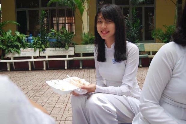 Hành trình thay đổi nhan sắc của Hoa hậu Nguyễn Thúc Thuỳ Tiên: Từ ngây thơ ngọt ngào đến sắc sảo quyến rũ - Ảnh 3. Hành trình thay đổi nhan sắc của Hoa hậu Nguyễn Thúc Thuỳ Tiên: Từ ngây thơ ngọt ngào đến sắc sảo quyến rũ - Ảnh 3.