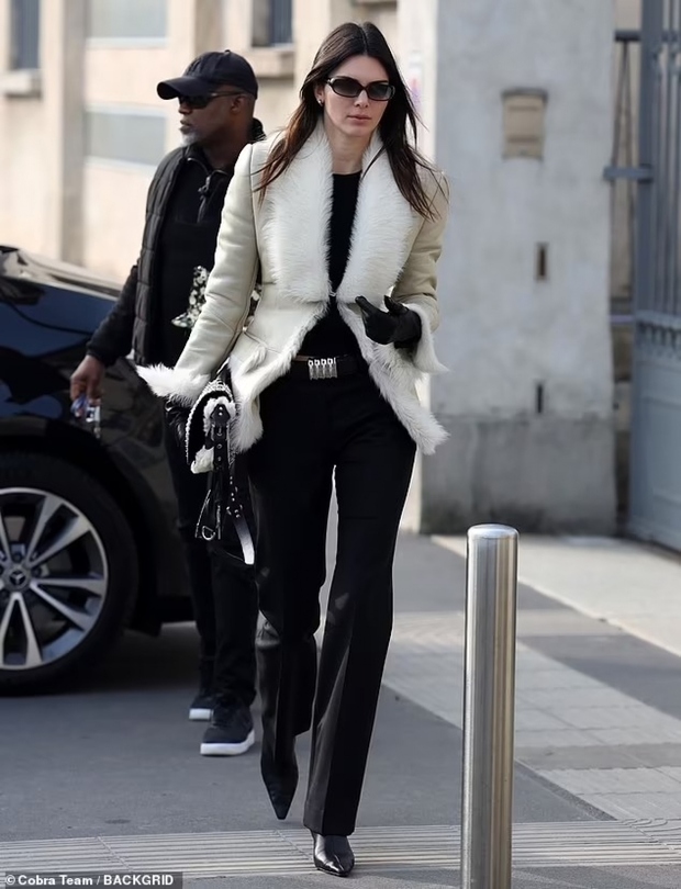 Kendall jenner tỏa sáng tại tuần lễ thời trang milan