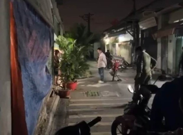 Cô gái tử vong vì bị kẻ thủ ác chặn đường, tạt axit trong đêm - Ảnh 1. Cô gái tử vong vì bị kẻ thủ ác chặn đường, tạt axit trong đêm - Ảnh 1.