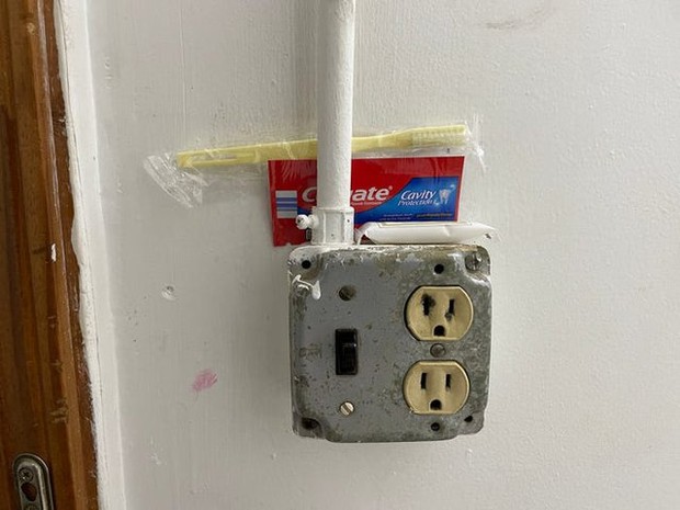 Hóa ra đây là khách sạn 1 sao tồi tệ nhất New York, bước vào căn phòng thế này mà bị hét giá 2 triệu/đêm thì hết cả hồn! - Ảnh 15. Hóa ra đây là khách sạn 1 sao tồi tệ nhất New York, bước vào căn phòng thế này mà bị hét giá 2 triệu/đêm thì hết cả hồn! - Ảnh 15.