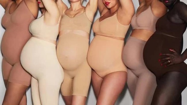 How useless are Kim Kardashian's bikinis?  Female TikToker answers this question with... 3 pieces of cake!  - Photo 5.