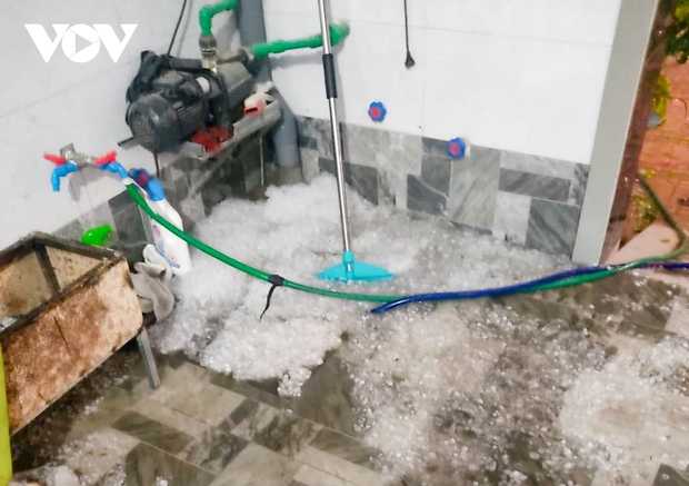 Chiều tối nay xảy ra mưa đá với mật độ dày tại thành phố Điện Biên Phủ - Ảnh 6.