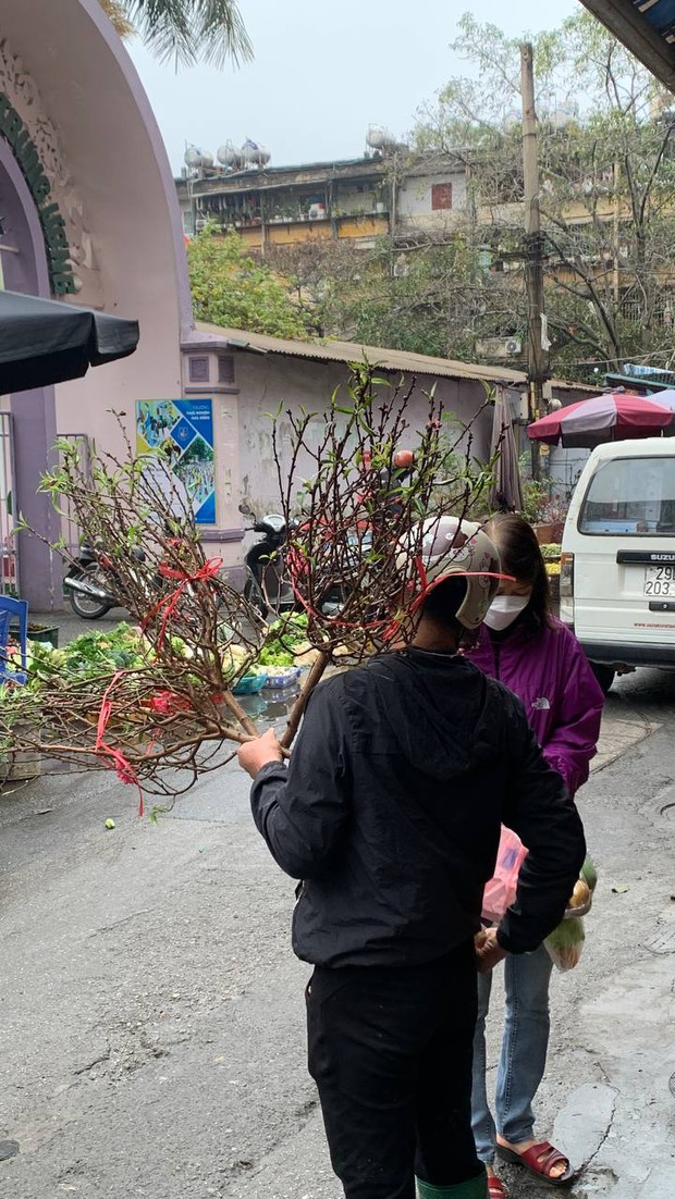 Nhộn nhịp thị trường thực phẩm ngày Rằm tháng Giêng: Nhu cầu mua sắm tăng cao, giá vẫn bình ổn - Ảnh 10.