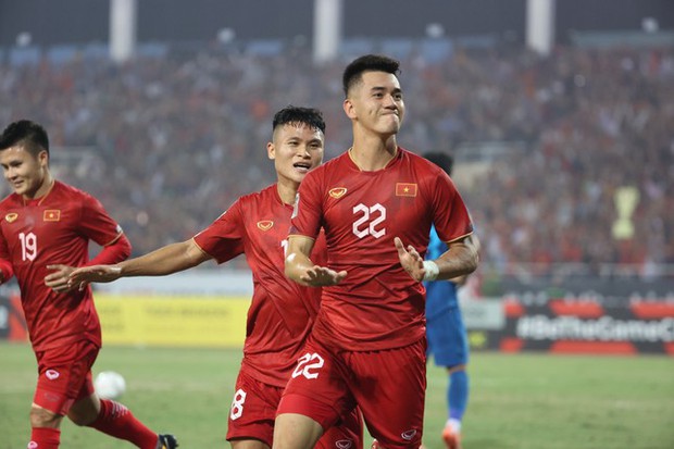 Tiến Linh đứng thứ 29, Theerathon vào tốp 10 Quả bóng vàng châu Á - Ảnh 1.