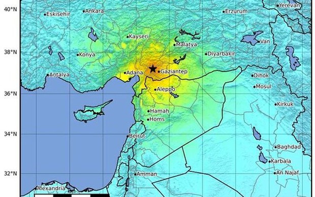 Hiện trường động đất rung chuyển Thổ Nhĩ Kỳ: Người dân la hét cầu cứu và tháo chạy trong hoảng loạn - Ảnh 1.