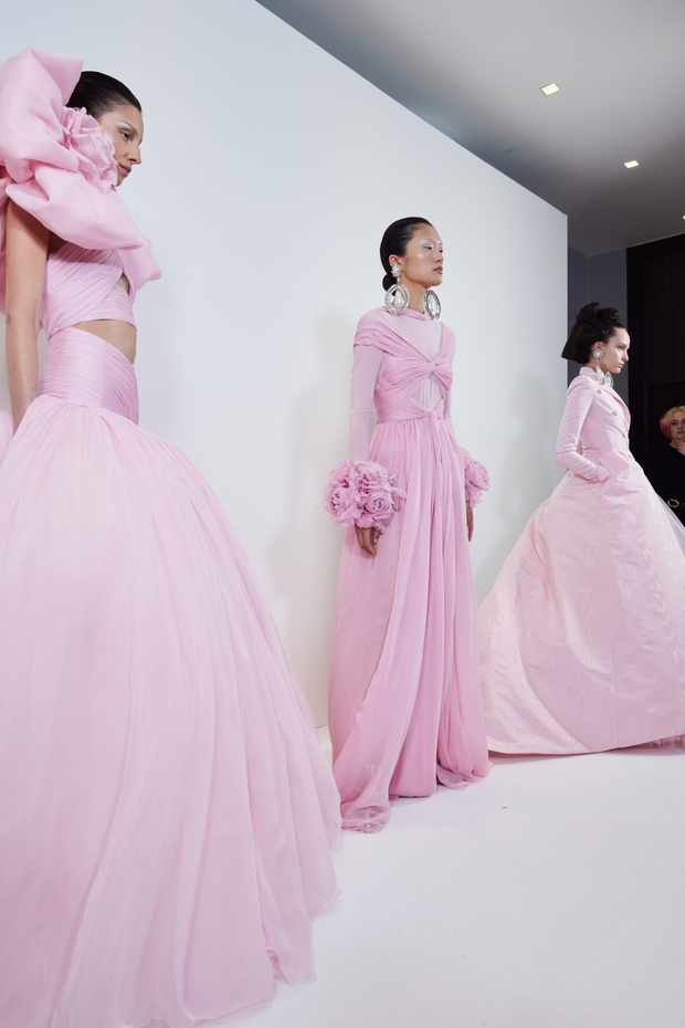 Bst bùng nổ về thị giác tại haute couture fashion week