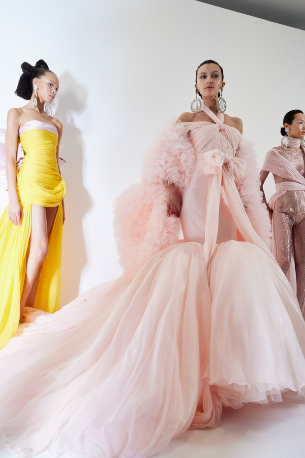 Bst bùng nổ về thị giác tại haute couture fashion week