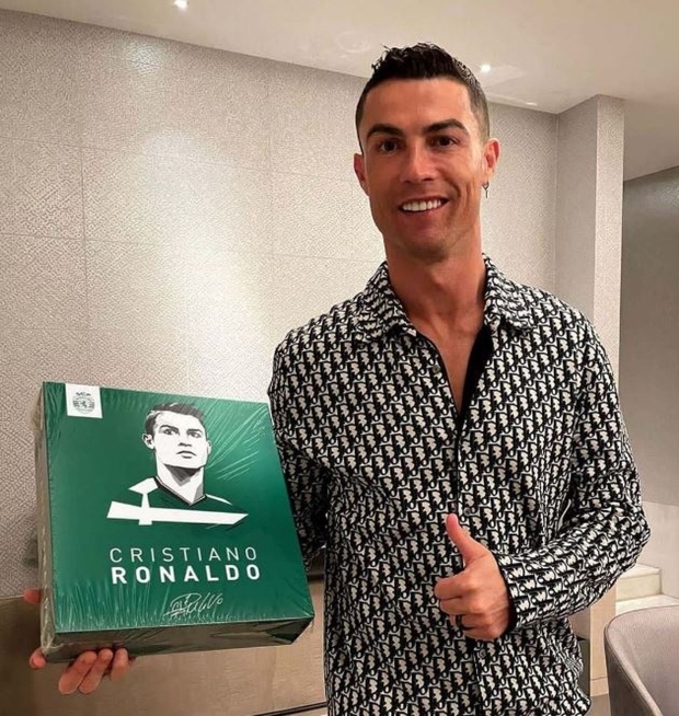 Ronaldo tổ chức tiệc sinh nhật tuổi 38 đơn giản tại Saudi Arabia - Ảnh 4.