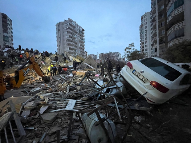 Toàn cảnh trận động đất làm rung chuyển Syria và Thổ Nhĩ Kỳ, 560 người thiệt mạng - Ảnh 5.