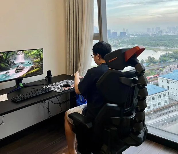 Nghỉ làm game thủ chuyên nghiệp với lương 55 tỷ/ năm, SofM lại trở thành streamer chăm nhất Việt Nam - Ảnh 2.