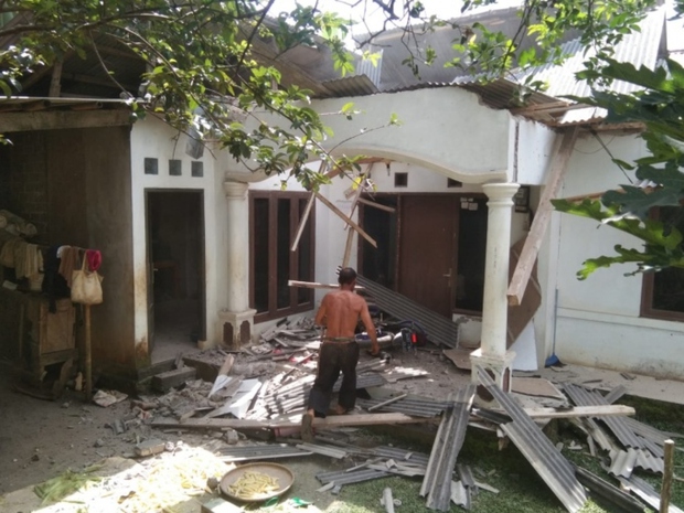 Động đất gây rung chuyển thủ đô Jakarta (Indonesia) - Ảnh 1.