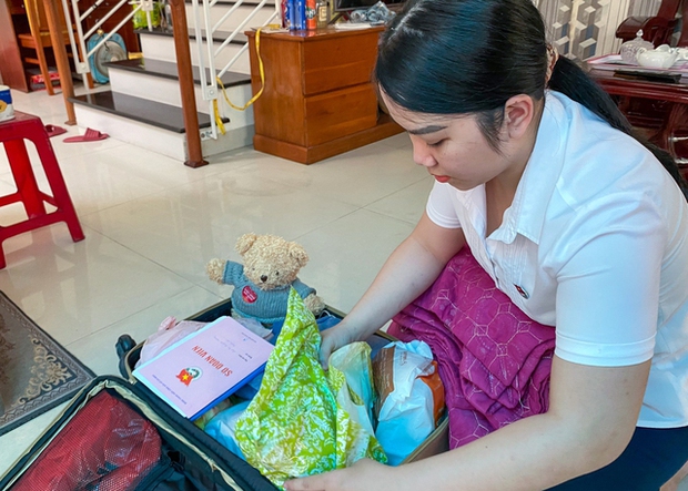 Những bóng hồng ở Đà Nẵng gác bằng đại học, tình nguyện viết đơn nhập ngũ - Ảnh 4.