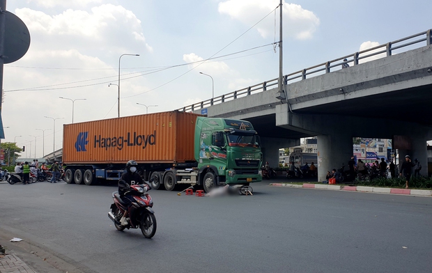 Cửa ngõ TP.HCM ùn tắc nhiều giờ sau tai nạn 1 người tử vong - Ảnh 2.