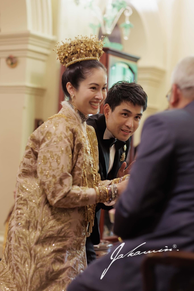 Cô dâu chuyển giới Nong Poy khoe nhan sắc rạng ngời, khóc nghẹn trong ngày cưới - Ảnh 6.