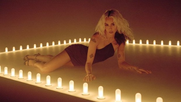Miley Cyrus tung MV mới: Lời bài hát ẩn dụ 18+ - Ảnh 1.