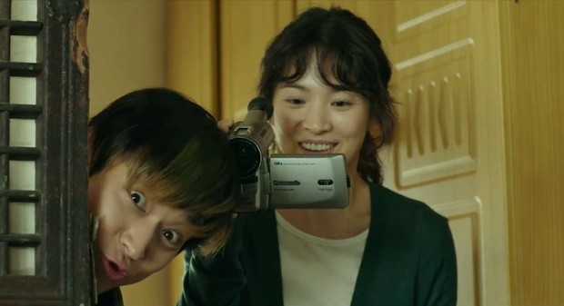 Đây là tạo hình xấu nhất trong sự nghiệp của Song Hye Kyo, cả phim chẳng phấn son đồ hiệu mà không ai chê nổi một lời - Ảnh 3.
