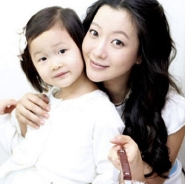 Vóc dáng ở tuổi 15 của con gái kim hee sun khiến công chúng tò mò