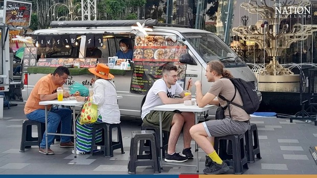 Thái Lan đưa xe bán đồ ăn thành xu hướng du lịch mới - Ảnh 1.